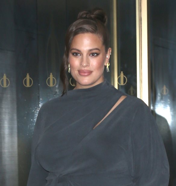&#x397; Ashley Graham &#x3C6;&#x3CC;&#x3C1;&#x3B5;&#x3C3;&#x3B5; &#x3C4;&#x3BF; &#x3C0;&#x3B9;&#x3BF; &#x3BA;&#x3BF;&#x3BC;&#x3C8;&#x3CC; made in Greece &#x3C0;&#x3B1;&#x3BD;&#x3C9;&#x3C6;&#x3CC;&#x3C1;&#x3B9; &#x3B3;&#x3B9;&#x3B1; &#x3C4;&#x3BF;&#x3BD; &#x3C7;&#x3B5;&#x3B9;&#x3BC;&#x3CE;&#x3BD;&#x3B1;