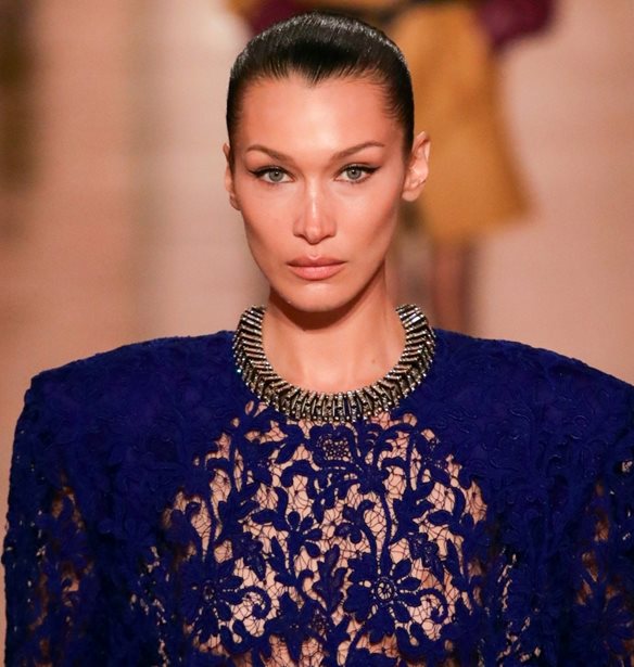 Bella Hadid | &#x3A4;&#x3BF; &#x3BF;&#x3BB;&#x3BF;&#x3BA;&#x3B1;&#x3AF;&#x3BD;&#x3BF;&#x3C5;&#x3C1;&#x3B9;&#x3BF; &#x3C1;&#x3B5;&#x3C4;&#x3C1;&#x3CC; &#x3BA;&#x3BF;&#x3CD;&#x3C1;&#x3B5;&#x3BC;&#x3AC; &#x3C4;&#x3B7;&#x3C2; &#x3B5;&#x3AF;&#x3BD;&#x3B1;&#x3B9; &#x3B7; &#x3BD;&#x3B5;&#x3B1;&#x3BD;&#x3B9;&#x3BA;&#x3AE; &#x3C0;&#x3C1;&#x3CC;&#x3C4;&#x3B1;&#x3C3;&#x3B7; &#x3C0;&#x3BF;&#x3C5; &#x3C4;&#x3B7;&#x3BD; &#x3AD;&#x3BA;&#x3B1;&#x3BD;&#x3B5; &#x3BD;&#x3B1; &#x3BC;&#x3BF;&#x3B9;&#x3AC;&#x3B6;&#x3B5;&#x3B9; &#x3B1;&#x3B3;&#x3BD;&#x3CE;&#x3C1;&#x3B9;&#x3C3;&#x3C4;&#x3B7;