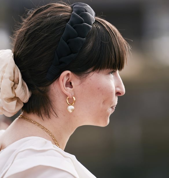 Αυτή είναι η τάση στα σκουλαρίκια που επιστρέφει από το φθινόπωρο