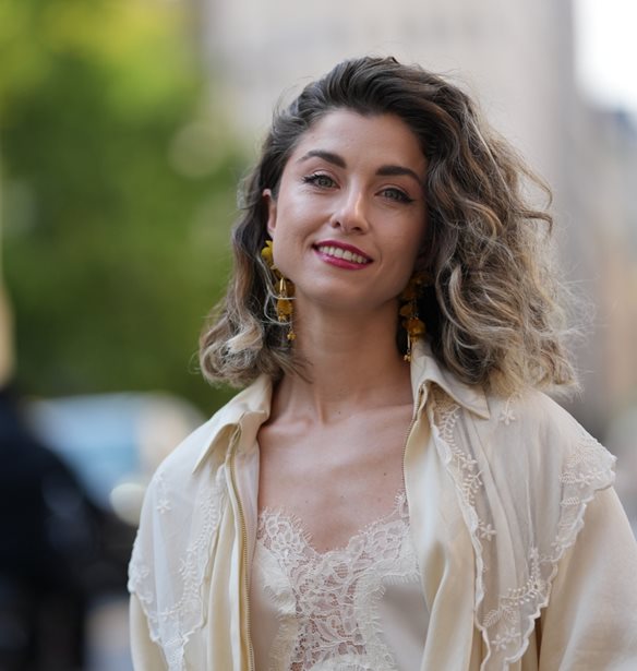 Curly Hair, Don&#x27; t Care | 5 &#x3C7;&#x3C1;&#x3AE;&#x3C3;&#x3B9;&#x3BC;&#x3B1; tips &#x3C0;&#x3BF;&#x3C5; &#x3C7;&#x3C1;&#x3B5;&#x3B9;&#x3AC;&#x3B6;&#x3BF;&#x3BD;&#x3C4;&#x3B1;&#x3B9; &#x3CC;&#x3BB;&#x3B5;&#x3C2; &#x3BF;&#x3B9; &#x3B3;&#x3C5;&#x3BD;&#x3B1;&#x3AF;&#x3BA;&#x3B5;&#x3C2; &#x3BC;&#x3B5; &#x3C3;&#x3B3;&#x3BF;&#x3C5;&#x3C1;&#x3AC; &#x3BC;&#x3B1;&#x3BB;&#x3BB;&#x3B9;&#x3AC;