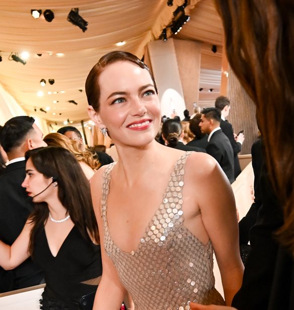 &#x38C;&#x3C3;&#x3BA;&#x3B1;&#x3C1; 2025 | &#x38C;&#x3C4;&#x3B1;&#x3BD; &#x3B7; Emma Stone &#x3B1;&#x3BD;&#x3AD;&#x3BB;&#x3B1;&#x3B2;&#x3B5; &#x3C1;&#x3CC;&#x3BB;&#x3BF; stylist &#x3B3;&#x3B9;&#x3B1; &#x3C7;&#x3AC;&#x3C1;&#x3B7; &#x3C4;&#x3B7;&#x3C2; Margaret Qualley
