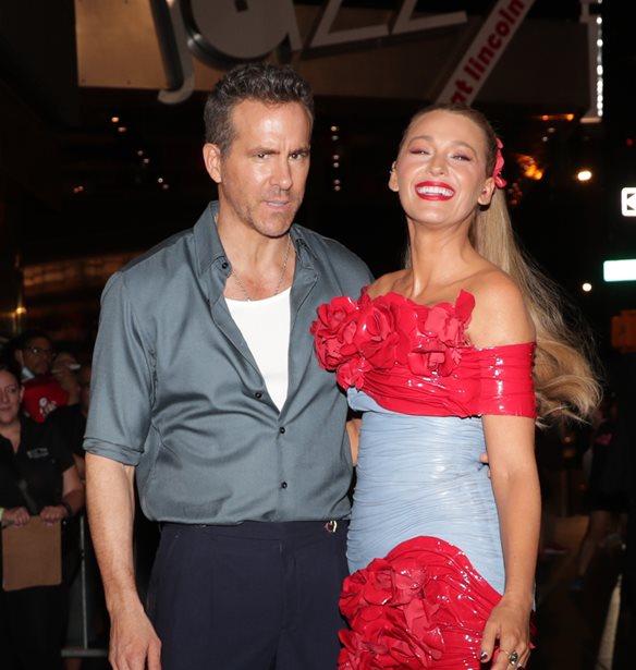 Ryan Reynolds | &#x391;&#x3BD;&#x3B1;&#x3BA;&#x3AC;&#x3BB;&#x3C5;&#x3C8;&#x3B5; &#x3C4;&#x3BF; &#x3C0;&#x3C1;&#x3B1;&#x3B3;&#x3BC;&#x3B1;&#x3C4;&#x3B9;&#x3BA;&#x3CC; &#x3B5;&#x3C0;&#x3AF;&#x3B8;&#x3B5;&#x3C4;&#x3BF; &#x3C4;&#x3B7;&#x3C2; Blake Lively &#x3BC;&#x3B1;&#x3B6;&#x3AF; &#x3BC;&#x3B5; &#x3C4;&#x3BF; &#x3BA;&#x3BF;&#x3B9;&#x3BD;&#x3CC;