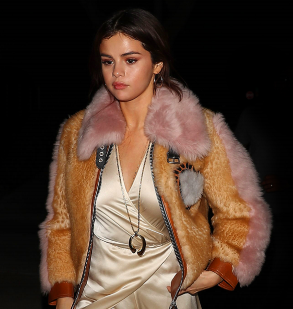 H Selena Gomez &#x3BE;&#x3AD;&#x3C1;&#x3B5;&#x3B9; &#x3C0;&#x3CE;&#x3C2; &#x3BD;&#x3B1; &#x3BA;&#x3AC;&#x3BD;&#x3B5;&#x3B9; &#x3AD;&#x3BD;&#x3B1; &#x3C3;&#x3B1;&#x3C4;&#x3AD;&#x3BD; maxi &#x3C6;&#x3CC;&#x3C1;&#x3B5;&#x3BC;&#x3B1; &#x3BD;&#x3B1; &#x3B4;&#x3B5;&#x3AF;&#x3C7;&#x3BD;&#x3B5;&#x3B9; casual