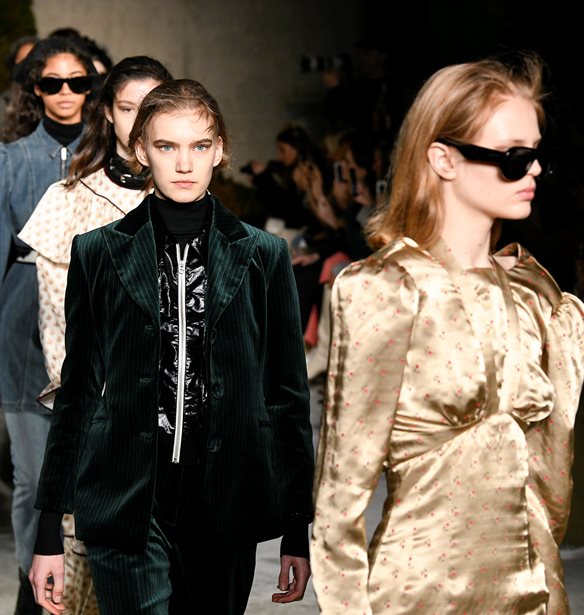 Τα looks που λατρέψαμε στην FW19 συλλογή της Alexa Chung