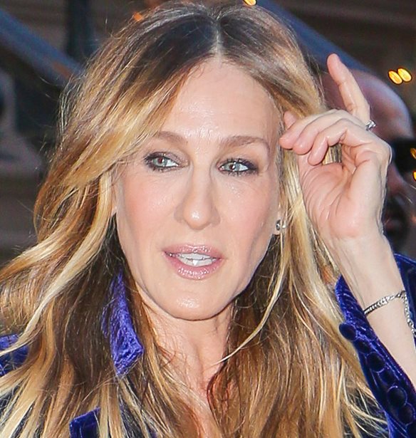 H Sarah Jessica Parker &#x3C3;&#x3C7;&#x3B5;&#x3B4;&#x3B9;&#x3AC;&#x3B6;&#x3B5;&#x3B9; &#x3C4;&#x3B7; &#x3B4;&#x3B9;&#x3BA;&#x3AE; &#x3C4;&#x3B7;&#x3C2; &#x3C3;&#x3C5;&#x3BB;&#x3BB;&#x3BF;&#x3B3;&#x3AE; &#x3BC;&#x3B5; &#x3BD;&#x3C5;&#x3C6;&#x3B9;&#x3BA;&#x3AC;