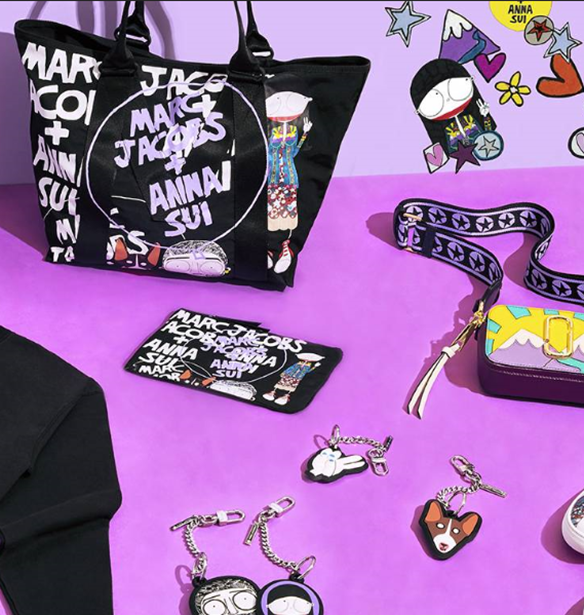 Marc Jacobs &#x3BA;&#x3B1;&#x3B9; Anna Sui &#x3C3;&#x3C5;&#x3BD;&#x3B5;&#x3C1;&#x3B3;&#x3AC;&#x3B6;&#x3BF;&#x3BD;&#x3C4;&#x3B1;&#x3B9; &#x3C3;&#x3B5; &#x3BC;&#x3B9;&#x3B1; limited-edition &#x3C3;&#x3C5;&#x3BB;&#x3BB;&#x3BF;&#x3B3;&#x3AE;