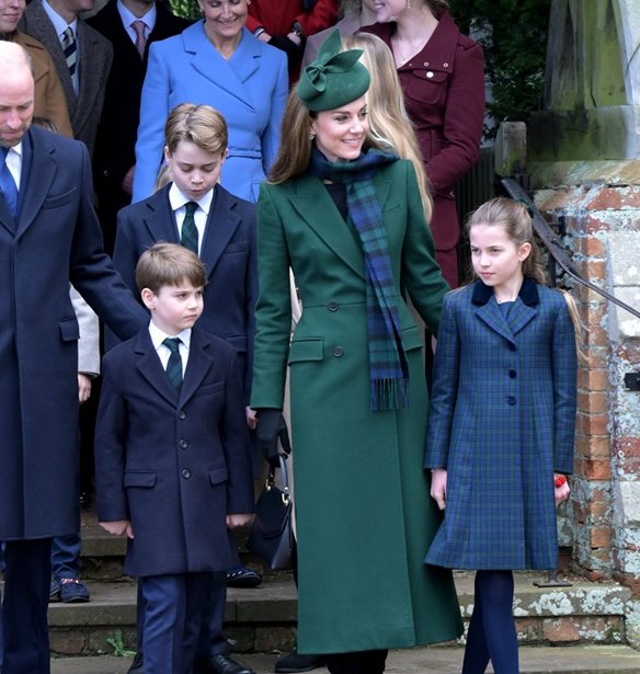 &#x397; Kate Middleton &#x3BA;&#x3B1;&#x3B9; &#x3BF; &#x3C0;&#x3C1;&#x3AF;&#x3B3;&#x3BA;&#x3B9;&#x3C0;&#x3B1;&#x3C2; William &#x3B1;&#x3C0;&#x3BF;&#x3BA;&#x3AC;&#x3BB;&#x3C5;&#x3C8;&#x3B1;&#x3BD; &#x3C0;&#x3CE;&#x3C2; &#x3C0;&#x3B5;&#x3C1;&#x3BD;&#x3AC;&#x3B5;&#x3B9; &#x3C4;&#x3B1; &#x3A3;&#x3B1;&#x3B2;&#x3B2;&#x3B1;&#x3C4;&#x3BF;&#x3BA;&#x3CD;&#x3C1;&#x3B9;&#x3B1;&#x3BA;&#x3B1; &#x3BF; &#x3C0;&#x3C1;&#x3AF;&#x3B3;&#x3BA;&#x3B9;&#x3C0;&#x3B1;&#x3C2; Louis