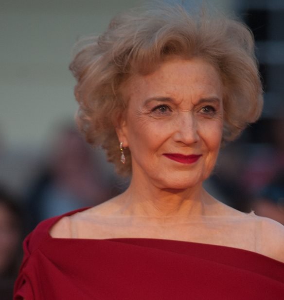 Marisa Paredes | &#x388;&#x3C6;&#x3C5;&#x3B3;&#x3B5; &#x3B1;&#x3C0;&#x3CC; &#x3C4;&#x3B7; &#x3B6;&#x3C9;&#x3AE; &#x3B7; &#x3BC;&#x3BF;&#x3CD;&#x3C3;&#x3B1; &#x3C4;&#x3BF;&#x3C5; Pedro Almodovar