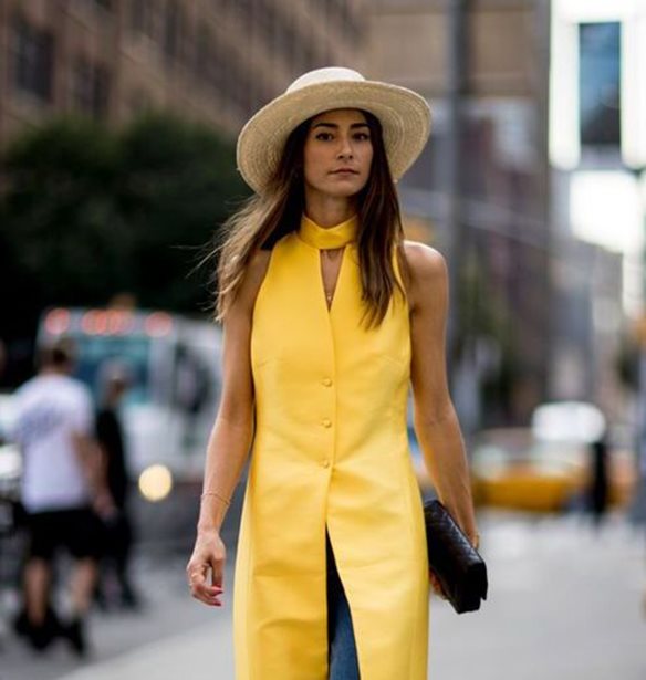 5 χρώματα που κολακεύουν πάντα τις καστανές και μελαχρινές