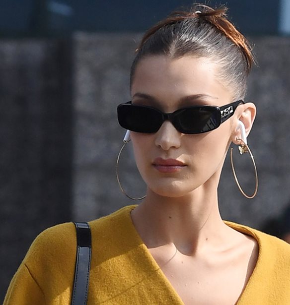 Bella Hadid: &#x394;&#x3CD;&#x3BF; stylish &#x3BA;&#x3B1;&#x3BB;&#x3BF;&#x3BA;&#x3B1;&#x3B9;&#x3C1;&#x3B9;&#x3BD;&#x3BF;&#x3AF; &#x3C3;&#x3C5;&#x3BD;&#x3B4;&#x3C5;&#x3B1;&#x3C3;&#x3BC;&#x3BF;&#x3AF; &#x3C0;&#x3BF;&#x3C5; &#x3B1;&#x3BE;&#x3AF;&#x3B6;&#x3B5;&#x3B9; &#x3BD;&#x3B1; &#x3B4;&#x3B5;&#x3B9;&#x3C2;