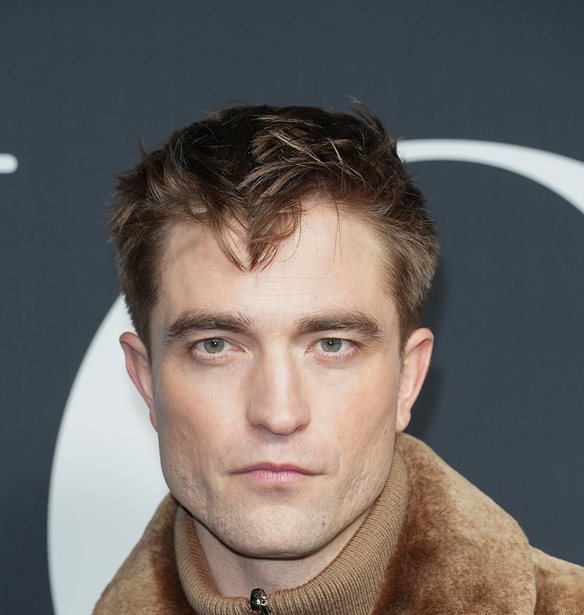 Robert Pattinson | &#x397; viral &#x3B5;&#x3BC;&#x3C6;&#x3AC;&#x3BD;&#x3B9;&#x3C3;&#x3B7; &#x3BC;&#x3B5; &#x3C6;&#x3BF;&#x3CD;&#x3C3;&#x3C4;&#x3B1; &#x3C3;&#x3C4;&#x3BF; &#x3BA;&#x3CC;&#x3BA;&#x3BA;&#x3B9;&#x3BD;&#x3BF; &#x3C7;&#x3B1;&#x3BB;&#x3AF;