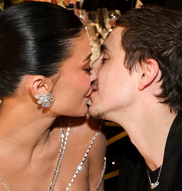 Χρυσές Σφαίρες 2026 | Το φιλί των Timothée Chalamet και Kylie Jenner μπροστά στην κάμερα
