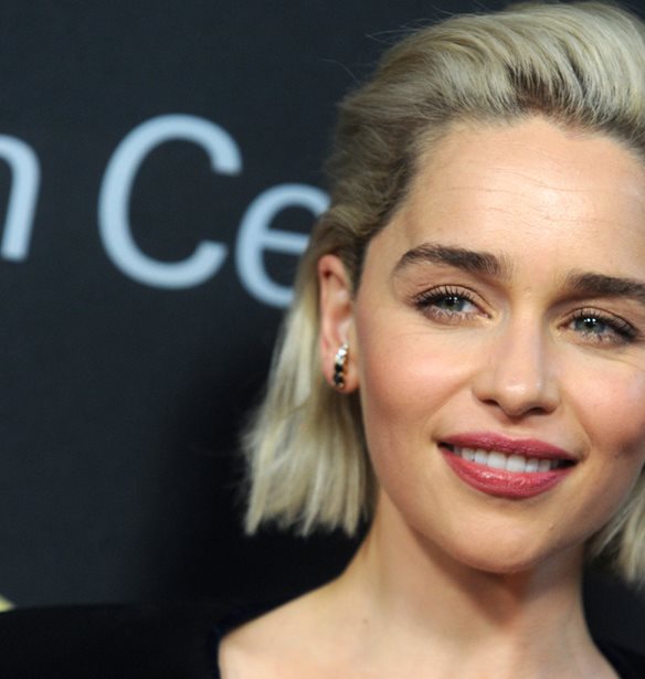&#x39C;&#x3B5; &#x3B1;&#x3C5;&#x3C4;&#x3CC;&#x3BD; &#x3C4;&#x3BF;&#x3BD; &#x3C4;&#x3C1;&#x3CC;&#x3C0;&#x3BF; &#x3BA;&#x3B1;&#x3C4;&#x3AC;&#x3C6;&#x3B5;&#x3C1;&#x3B5; &#x3B7; Emilia Clarke &#x3BD;&#x3B1; &#x3C0;&#x3AC;&#x3C1;&#x3B5;&#x3B9; &#x3C4;&#x3BF;&#x3BD; &#x3C1;&#x3CC;&#x3BB;&#x3BF; &#x3C4;&#x3B7;&#x3C2; Khaleesi &#x3C3;&#x3C4;&#x3BF; Game Of Thrones