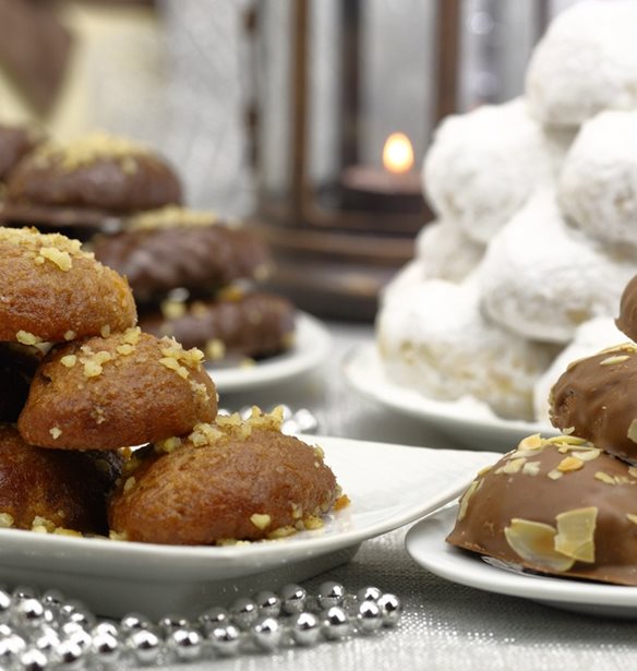 Τι είναι πιο υγιεινό; Ο Κουραμπιές ή το μελομακάρονο;