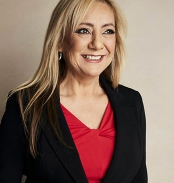 Lorena Bobbitt | &#x3A0;&#x3BF;&#x3CD; &#x3B5;&#x3AF;&#x3BD;&#x3B1;&#x3B9; &#x3C3;&#x3AE;&#x3BC;&#x3B5;&#x3C1;&#x3B1; &#x3B7; &#x3B3;&#x3C5;&#x3BD;&#x3B1;&#x3AF;&#x3BA;&#x3B1; &#x3C0;&#x3BF;&#x3C5; &#x3AD;&#x3BA;&#x3BF;&#x3C8;&#x3B5; &#x3C4;&#x3BF; &#x3BC;&#x3CC;&#x3C1;&#x3B9;&#x3BF; &#x3C4;&#x3BF;&#x3C5; &#x3AC;&#x3BD;&#x3B4;&#x3C1;&#x3B1; &#x3C4;&#x3B7;&#x3C2; &#x3BC;&#x3B5; &#x3BA;&#x3BF;&#x3C5;&#x3B6;&#x3B9;&#x3BD;&#x3BF;&#x3BC;&#x3AC;&#x3C7;&#x3B1;&#x3B9;&#x3C1;&#x3BF;;