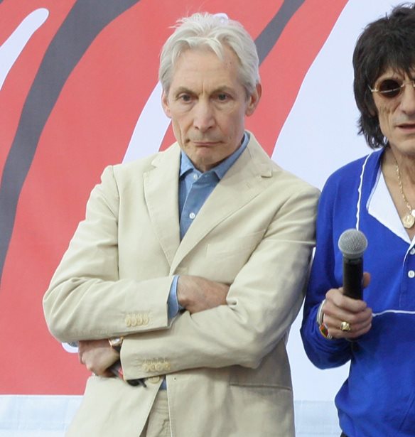 Charlie Watts | &#x3A0;&#x3AD;&#x3B8;&#x3B1;&#x3BD;&#x3B5; &#x3C3;&#x3B5; &#x3B7;&#x3BB;&#x3B9;&#x3BA;&#x3AF;&#x3B1; 80 &#x3B5;&#x3C4;&#x3CE;&#x3BD; &#x3BF; &#x3BD;&#x3C4;&#x3C1;&#x3AC;&#x3BC;&#x3B5;&#x3C1; &#x3C4;&#x3C9;&#x3BD; Rolling Stones