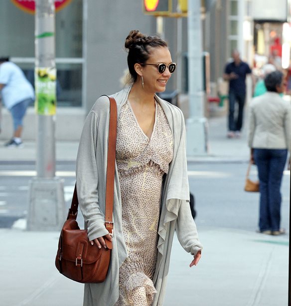 Jessica Alba: &#x39C;&#x3AF;&#x3B1; &#x3B1;&#x3BD;&#x3B1;&#x3B4;&#x3C1;&#x3BF;&#x3BC;&#x3AE; &#x3C3;&#x3C4;&#x3BF; &#x3C3;&#x3C4;&#x3C5;&#x3BB; &#x3B5;&#x3B3;&#x3BA;&#x3C5;&#x3BC;&#x3BF;&#x3C3;&#x3CD;&#x3BD;&#x3B7;&#x3C2; &#x3C4;&#x3B7;&#x3C2;