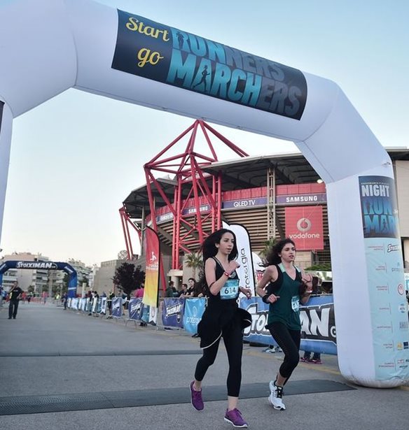 Endomarch Piraeus Night Run: 2.000 &#x391;&#x3B8;&#x3B7;&#x3BD;&#x3B1;&#x3AF;&#x3BF;&#x3B9; &#x3AD;&#x3C4;&#x3C1;&#x3B5;&#x3BE;&#x3B1;&#x3BD; &#x3B3;&#x3B9;&#x3B1; &#x3BA;&#x3B1;&#x3BB;&#x3CC; &#x3C3;&#x3BA;&#x3BF;&#x3C0;&#x3CC;