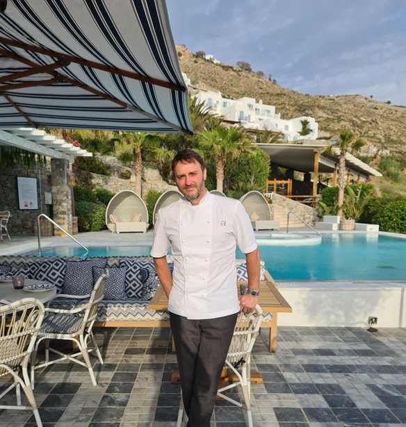 #Tidbits *: &#x39F; Jason Atherton &#x3B8;&#x3B5;&#x3C9;&#x3C1;&#x3B5;&#x3AF; &#x3C4;&#x3B9;&#x3C2; &#x395;&#x3BB;&#x3BB;&#x3B7;&#x3BD;&#x3AF;&#x3B4;&#x3B5;&#x3C2; &#x3B5;&#x3BE;&#x3B1;&#x3B9;&#x3C1;&#x3B5;&#x3C4;&#x3B9;&#x3BA;&#x3AC; stylish!