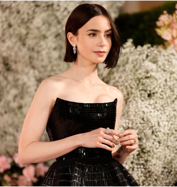 H Lily Collins &#x3AD;&#x3B3;&#x3B9;&#x3BD;&#x3B5; &#x3BC;&#x3B7;&#x3C4;&#x3AD;&#x3C1;&#x3B1; | &#x397; &#x3C6;&#x3C9;&#x3C4;&#x3BF;&#x3B3;&#x3C1;&#x3B1;&#x3C6;&#x3AF;&#x3B1; &#x3BA;&#x3B1;&#x3B9; &#x3C4;&#x3BF; &#x3CC;&#x3BD;&#x3BF;&#x3BC;&#x3B1; &#x3C4;&#x3B7;&#x3C2; &#x3BA;&#x3CC;&#x3C1;&#x3B7;&#x3C2; &#x3C4;&#x3B7;&#x3C2;