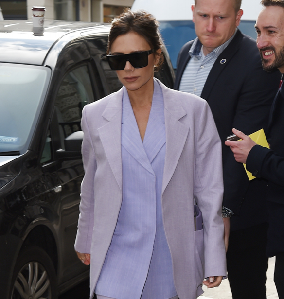 Victoria Beckham: H &#x3C3;&#x3C5;&#x3B3;&#x3BA;&#x3B9;&#x3BD;&#x3B7;&#x3C4;&#x3B9;&#x3BA;&#x3AE; &#x3B1;&#x3BD;&#x3AC;&#x3C1;&#x3C4;&#x3B7;&#x3C3;&#x3AE; &#x3C4;&#x3B7;&#x3C2; &#x3B3;&#x3B9;&#x3B1; &#x3C4;&#x3B7;&#x3BD; &#x397;&#x3BC;&#x3AD;&#x3C1;&#x3B1; &#x3C4;&#x3B7;&#x3C2; &#x393;&#x3C5;&#x3BD;&#x3B1;&#x3AF;&#x3BA;&#x3B1;&#x3C2;