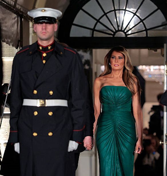 &#x39F; Trump &#x3BA;&#x3B1;&#x3B9; &#x3B7; Melania &#x3C0;&#x3B1;&#x3C1;&#x3AD;&#x3B8;&#x3B5;&#x3C3;&#x3B1;&#x3BD; &#x3B4;&#x3B5;&#x3AF;&#x3C0;&#x3BD;&#x3BF; &#x3B3;&#x3B9;&#x3B1; &#x3C4;&#x3BF;&#x3BD; &#x3A3;&#x3B1;&#x3BF;&#x3C5;&#x3B4;&#x3AC;&#x3C1;&#x3B1;&#x3B2;&#x3B1; &#x3C0;&#x3C1;&#x3AF;&#x3B3;&#x3BA;&#x3B9;&#x3C0;&#x3B1; &#x3B4;&#x3B9;&#x3AC;&#x3B4;&#x3BF;&#x3C7;&#x3BF;! &#x3A0;&#x3B1;&#x3C1;&#x3CC;&#x3BD;&#x3C4;&#x3B5;&#x3C2; &#x3BA;&#x3B1;&#x3B9; &#x3BF;&#x3B9; &#x395;lon Musk, Cristiano R&#x3BF;naldo