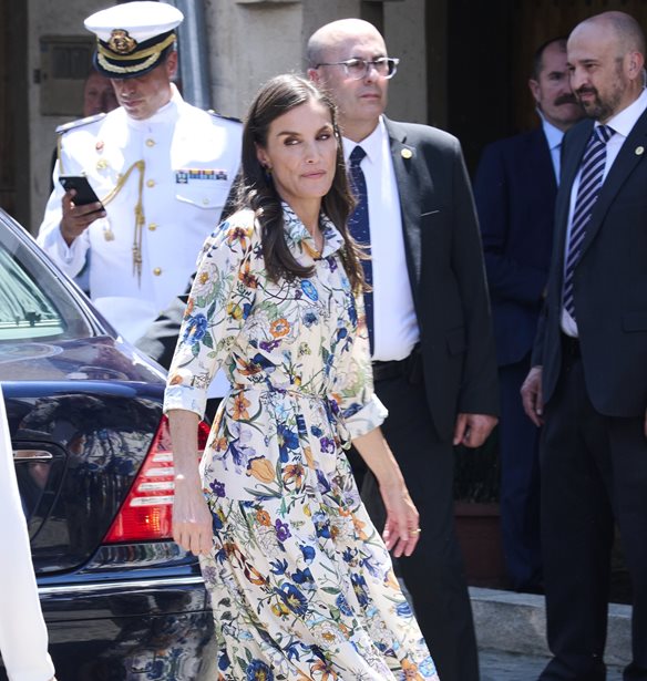 &#x392;&#x3B1;&#x3C3;&#x3AF;&#x3BB;&#x3B9;&#x3C3;&#x3C3;&#x3B1; Letizia | &#x39A;&#x3B1;&#x3BB;&#x3BF;&#x3BA;&#x3B1;&#x3B9;&#x3C1;&#x3B9;&#x3BD;&#x3AE; &#x3B5;&#x3BC;&#x3C6;&#x3AC;&#x3BD;&#x3B9;&#x3C3;&#x3B7; &#x3BC;&#x3B5; floral shirt dress &#x3BA;&#x3B1;&#x3B9; &#x3BA;&#x3BF;&#x3BC;&#x3C8;&#x3AD;&#x3C2; &#x3B5;&#x3C3;&#x3C0;&#x3B1;&#x3BD;&#x3C4;&#x3C1;&#x3AF;&#x3B3;&#x3B9;&#x3B5;&#x3C2;