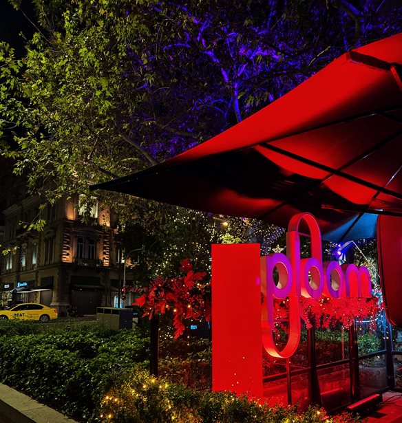 Το κόκκινο της Special Edition Red του Ploom φώτισε το πάρτι για τα 30 χρόνια Madame Figaro