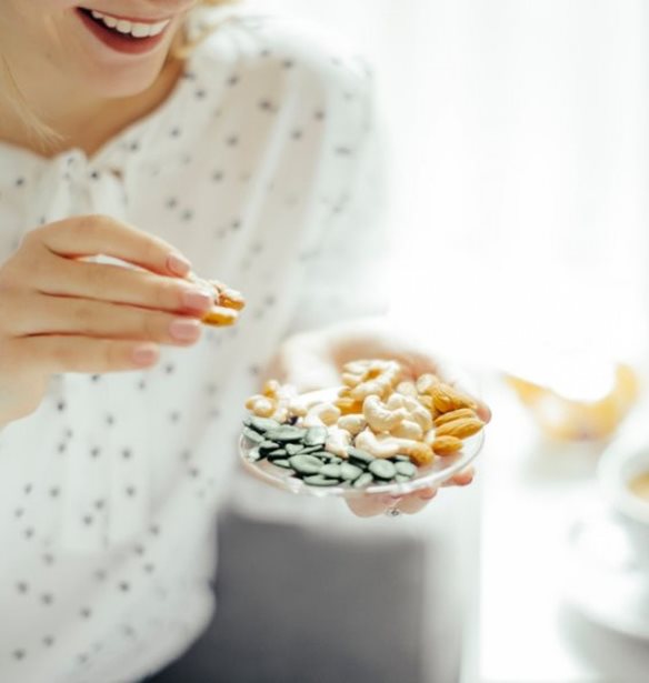 3 σνακ που θα σε βοηθήσουν να μειώσεις το λίπος στην κοιλιά