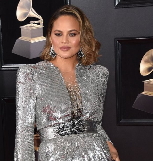 Chrissy Teigen: &#x397; &#x3C6;&#x3C9;&#x3C4;&#x3BF;&#x3B3;&#x3C1;&#x3B1;&#x3C6;&#x3AF;&#x3B1; &#x3C4;&#x3BF;&#x3C5; &#x3BD;&#x3B5;&#x3BF;&#x3B3;&#x3AD;&#x3BD;&#x3BD;&#x3B7;&#x3C4;&#x3BF;&#x3C5; &#x3B3;&#x3B9;&#x3BF;&#x3C5; &#x3C4;&#x3B7;&#x3C2; &#x3BA;&#x3B1;&#x3B9; &#x3C4;&#x3BF; &#x3BC;&#x3AE;&#x3BD;&#x3C5;&#x3BC;&#x3B1; &#x3B3;&#x3B9;&#x3B1; &#x3C4;&#x3B7;&#x3BD; &#x3B5;&#x3BE;&#x3C9;&#x3C3;&#x3C9;&#x3BC;&#x3B1;&#x3C4;&#x3B9;&#x3BA;&#x3AE; &#x3B3;&#x3BF;&#x3BD;&#x3B9;&#x3BC;&#x3BF;&#x3C0;&#x3BF;&#x3AF;&#x3B7;&#x3C3;&#x3B7;