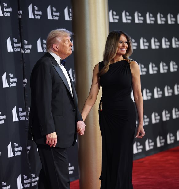 Melania Trump | &#x39C;&#x27; &#x3AD;&#x3BD;&#x3B1; &#x3C6;&#x3CC;&#x3C1;&#x3B5;&#x3BC;&#x3B1; &#x3C0;&#x3BF;&#x3C5; &#x3B5;&#x3AF;&#x3BD;&#x3B1;&#x3B9; &#x3BF; &#x3BF;&#x3C1;&#x3B9;&#x3C3;&#x3BC;&#x3CC;&#x3C2; &#x3C4;&#x3B7;&#x3C2; &quot;&#x3AE;&#x3C3;&#x3C5;&#x3C7;&#x3B7;&#x3C2; &#x3C0;&#x3BF;&#x3BB;&#x3C5;&#x3C4;&#x3AD;&#x3BB;&#x3B5;&#x3B9;&#x3B1;&#x3C2;&quot;