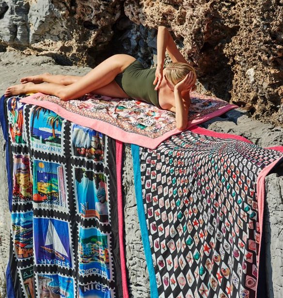 Mary Katrantzou x Sun &#x3BF;f a Beach: &#x397; &#x3B1;&#x3C0;&#x3CC;&#x3BB;&#x3C5;&#x3C4;&#x3B7; &#x3C3;&#x3C5;&#x3BD;&#x3B5;&#x3C1;&#x3B3;&#x3B1;&#x3C3;&#x3AF;&#x3B1; &#x3C4;&#x3BF;&#x3C5; &#x3BA;&#x3B1;&#x3BB;&#x3BF;&#x3BA;&#x3B1;&#x3B9;&#x3C1;&#x3B9;&#x3BF;&#x3CD;