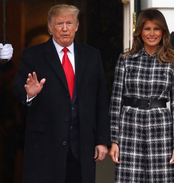 &#x39C;&#x3B1;&#x3C1;&#x3AD;&#x3B2;&#x3B1; &#x39C;&#x3B7;&#x3C4;&#x3C3;&#x3BF;&#x3C4;&#x3AC;&#x3BA;&#x3B7; &#x3BA;&#x3B1;&#x3B9; Melania Trump &#x3C3;&#x3C5;&#x3BD;&#x3CC;&#x3B4;&#x3B5;&#x3C8;&#x3B1;&#x3BD; &#x3C4;&#x3BF;&#x3C5;&#x3C2; &#x3C3;&#x3C5;&#x3B6;&#x3CD;&#x3B3;&#x3BF;&#x3C5;&#x3C2; &#x3C4;&#x3BF;&#x3C5;&#x3C2; &#x3C3;&#x3B5; &#x3B4;&#x3B5;&#x3AF;&#x3C0;&#x3BD;&#x3BF; &#x3C3;&#x3C4;&#x3B7; &#x39D;&#x3AD;&#x3B1; &#x3A5;&#x3CC;&#x3C1;&#x3BA;&#x3B7;