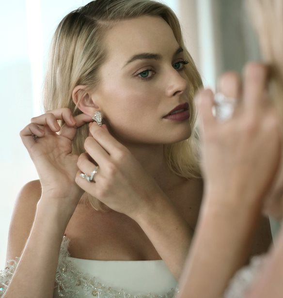 Margot Robbie: &#x3A4;&#x3BF; &#x3C5;&#x3C0;&#x3AD;&#x3C1;&#x3BF;&#x3C7;&#x3BF; Chanel &#x3C6;&#x3CC;&#x3C1;&#x3B5;&#x3BC;&#x3AC; &#x3C4;&#x3B7;&#x3C2; &#x3C7;&#x3C1;&#x3B5;&#x3B9;&#x3AC;&#x3C3;&#x3C4;&#x3B7;&#x3BA;&#x3B5; 550 &#x3CE;&#x3C1;&#x3B5;&#x3C2; &#x3B3;&#x3B9;&#x3B1; &#x3BD;&#x3B1; &#x3BF;&#x3BB;&#x3BF;&#x3BA;&#x3BB;&#x3B7;&#x3C1;&#x3C9;&#x3B8;&#x3B5;&#x3AF;