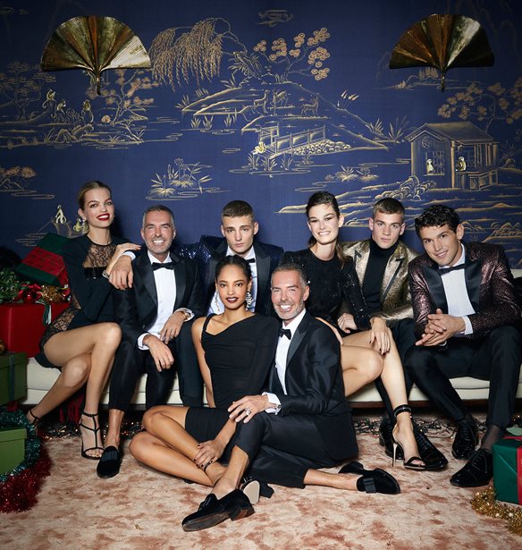 &#x3A4;&#x3BF; &#x3C7;&#x3C1;&#x3B9;&#x3C3;&#x3C4;&#x3BF;&#x3C5;&#x3B3;&#x3B5;&#x3BD;&#x3BD;&#x3B9;&#x3AC;&#x3C4;&#x3B9;&#x3BA;&#x3BF; &#x3C0;&#x3B1;&#x3C1;&#x3B1;&#x3BC;&#x3CD;&#x3B8;&#x3B9; &#x3C4;&#x3C9;&#x3BD; Dsquared2 &#x3B8;&#x3B1; &#x3C3;&#x3BF;&#x3C5; &#x3C6;&#x3C4;&#x3B9;&#x3AC;&#x3BE;&#x3B5;&#x3B9; &#x3C4;&#x3B7; &#x3B4;&#x3B9;&#x3AC;&#x3B8;&#x3B5;&#x3C3;&#x3B7;