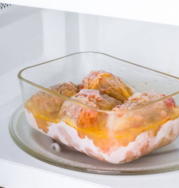 10 φαγητά που δεν πρέπει να ξαναζεσταίνεις στο φούρνο μικροκυμάτων