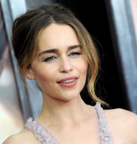 H Emilia Clarke &#x3B5;&#x3AF;&#x3BD;&#x3B1;&#x3B9; &#x3C4;&#x3BF; &#x3C0;&#x3C1;&#x3CC;&#x3C3;&#x3C9;&#x3C0;&#x3BF; &#x3C4;&#x3BF;&#x3C5; &#x3BD;&#x3AD;&#x3BF;&#x3C5; &#x3B1;&#x3C1;&#x3CE;&#x3BC;&#x3B1;&#x3C4;&#x3BF;&#x3C2; &#x3C4;&#x3C9;&#x3BD; Dolce &amp; Gabbana