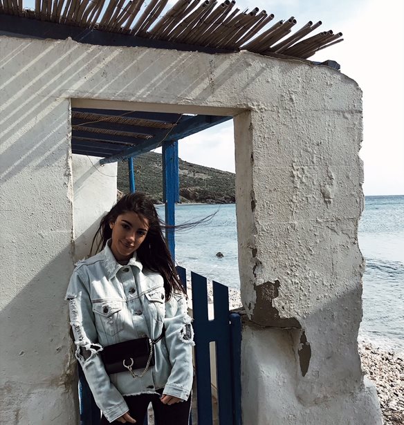 Around Town &#x39C;&#x3B9;&#x3C1;&#x3BA;&#x3AD;&#x3C4;&#x3B1; &#x392;&#x3B9;&#x3B4;&#x3AC;&#x3BB;&#x3B7;