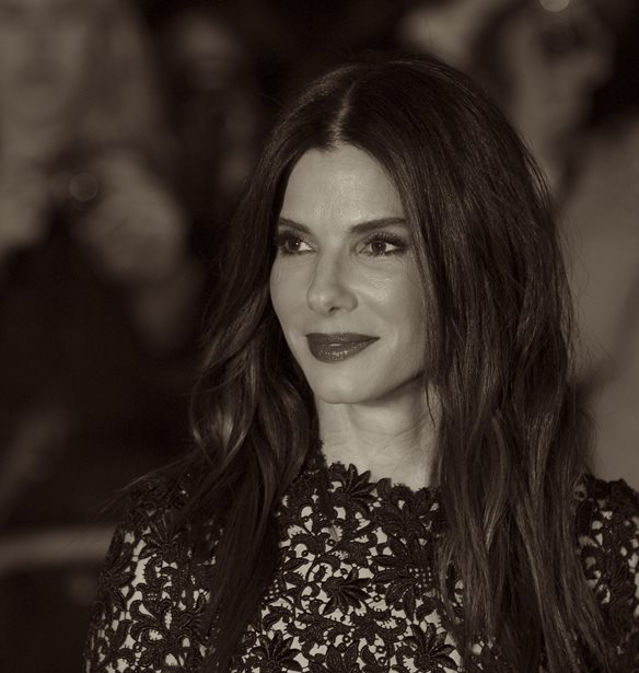 Sandra Bullock: O&#x3B9; 20 &#x3C0;&#x3B9;&#x3BF; &#x3BB;&#x3B1;&#x3BC;&#x3C0;&#x3B5;&#x3C1;&#x3AD;&#x3C2; &#x3B5;&#x3BC;&#x3C6;&#x3B1;&#x3BD;&#x3AF;&#x3C3;&#x3B5;&#x3B9;&#x3C2; &#x3C4;&#x3B7;&#x3C2; &#x3C3;&#x3C4;&#x3BF; &#x3BA;&#x3CC;&#x3BA;&#x3BA;&#x3B9;&#x3BD;&#x3BF; &#x3C7;&#x3B1;&#x3BB;&#x3AF;