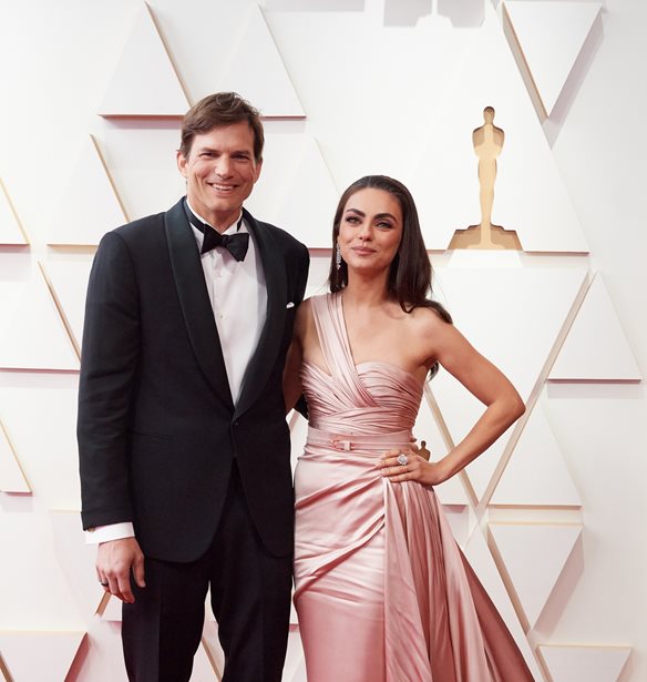 &#x3A7;&#x3C9;&#x3C1;&#x3AF;&#x3B6;&#x3BF;&#x3C5;&#x3BD; &#x3B7; Mila Kunis &#x3BA;&#x3B1;&#x3B9; &#x3BF; Ashton Kutcher;