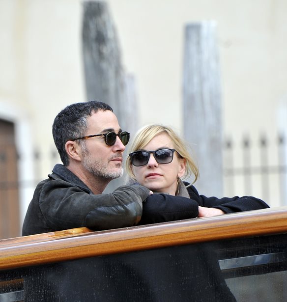 Anna Faris &#x2013; Micahel Barrett | &quot;&#x39A;&#x3BB;&#x3AD;&#x3C6;&#x3C4;&#x3B7;&#x3BA;&#x3B1;&#x3BD;&quot; &#x3BA;&#x3B1;&#x3B9; &#x3C0;&#x3B1;&#x3BD;&#x3C4;&#x3C1;&#x3B5;&#x3CD;&#x3C4;&#x3B7;&#x3BA;&#x3B1;&#x3BD; &#x3C3;&#x3B5; &#x3B4;&#x3B7;&#x3BC;&#x3B1;&#x3C1;&#x3C7;&#x3B5;&#x3AF;&#x3BF;