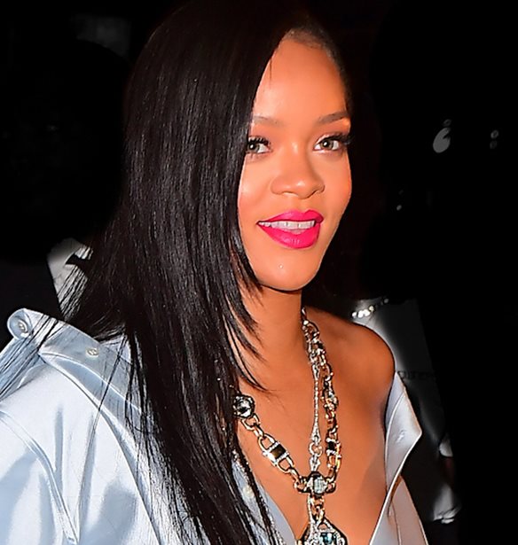 Rihanna: &#x3A0;&#x3B1;&#x3C1;&#x3BF;&#x3C5;&#x3C3;&#x3B9;&#x3AC;&#x3B6;&#x3B5;&#x3B9; &#x3C4;&#x3B7; &#x3BD;&#x3AD;&#x3B1; &#x3C4;&#x3B7;&#x3C2; &#x3C3;&#x3C5;&#x3BB;&#x3BB;&#x3BF;&#x3B3;&#x3AE; &#x3C3;&#x3C4;&#x3B7;&#x3BD; &#x3B5;&#x3B2;&#x3B4;&#x3BF;&#x3BC;&#x3AC;&#x3B4;&#x3B1; &#x3BC;&#x3CC;&#x3B4;&#x3B1;&#x3C2; &#x3C3;&#x3C4;&#x3B7; &#x39D;&#x3AD;&#x3B1; &#x3A5;&#x3CC;&#x3C1;&#x3BA;&#x3B7;