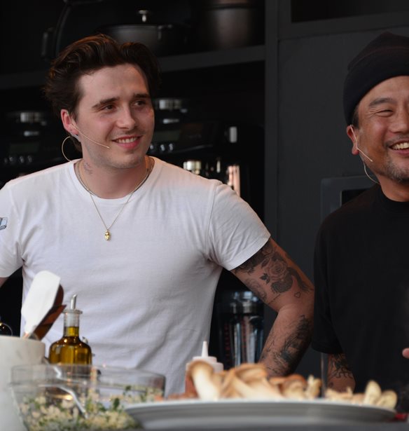 Brooklyn Beckham | &#x39F;&#x3B9; &#x3B1;&#x3C1;&#x3BD;&#x3B7;&#x3C4;&#x3B9;&#x3BA;&#x3AD;&#x3C2; &#x3BA;&#x3C1;&#x3B9;&#x3C4;&#x3B9;&#x3BA;&#x3AD;&#x3C2; &#x3B3;&#x3B9;&#x3B1; &#x3C4;&#x3B7;&#x3BD; &#x3B5;&#x3BA;&#x3C0;&#x3BF;&#x3BC;&#x3C0;&#x3AE; &#x3BC;&#x3B1;&#x3B3;&#x3B5;&#x3B9;&#x3C1;&#x3B9;&#x3BA;&#x3AE;&#x3C2; &#x3C4;&#x3BF;&#x3C5; &#x3C3;&#x3C4;&#x3BF; Facebook Watch