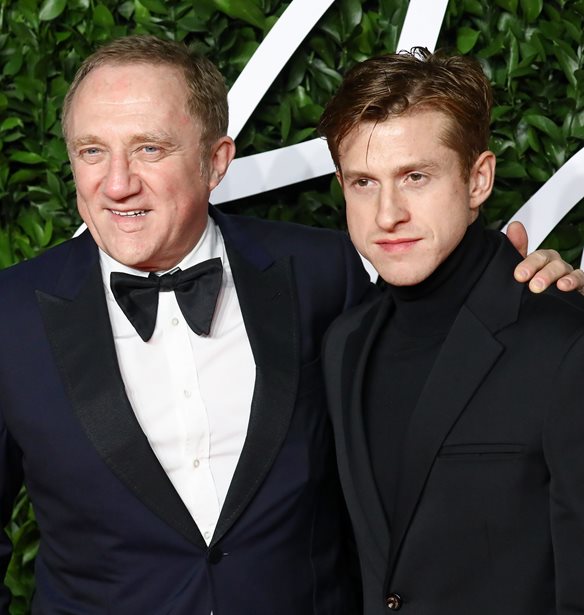 A&#x3C0;&#x3BF;&#x3C7;&#x3C9;&#x3C1;&#x3B5;&#x3AF; &#x3B1;&#x3C0;&#x3CC; &#x3C4;&#x3BF;&#x3BD; &#x3BF;&#x3AF;&#x3BA;&#x3BF; Bottega Veneta o Daniel Lee