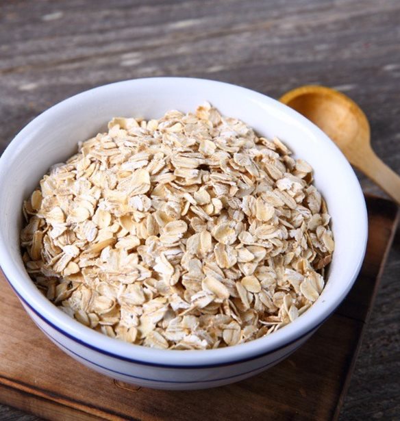 Πώς θα κάνεις overnight oats με τις 3 πιο γνωστές εκδοχές για βρώμη από το βράδυ