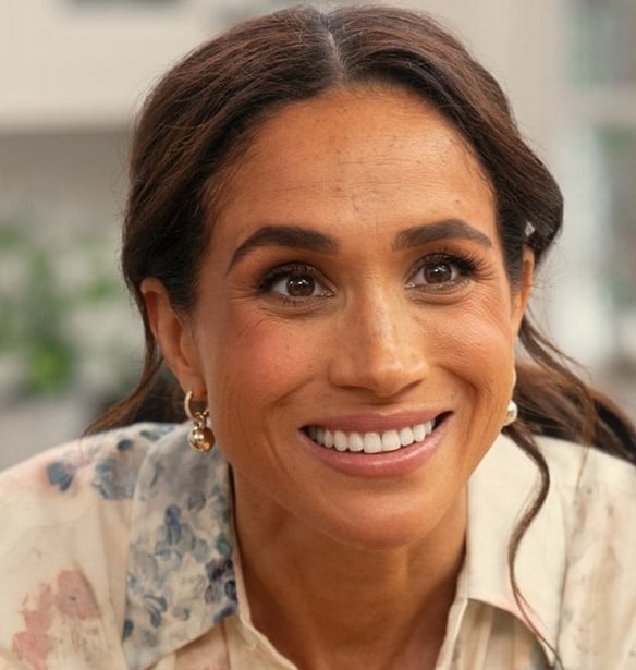 With love, Meghan | M&#x3C0;&#x3AE;&#x3BA;&#x3B5; &#x3C3;&#x3C4;&#x3BF; top 10 &#x3C4;&#x3BF;&#x3C5; Netflix &#x3C0;&#x3B1;&#x3C1;&#x3AC; &#x3C4;&#x3B7; &#x3C3;&#x3BA;&#x3BB;&#x3B7;&#x3C1;&#x3AE; &#x3BA;&#x3C1;&#x3B9;&#x3C4;&#x3B9;&#x3BA;&#x3AE; &#x3C0;&#x3BF;&#x3C5; &#x3B4;&#x3AD;&#x3C7;&#x3B5;&#x3C4;&#x3B1;&#x3B9;