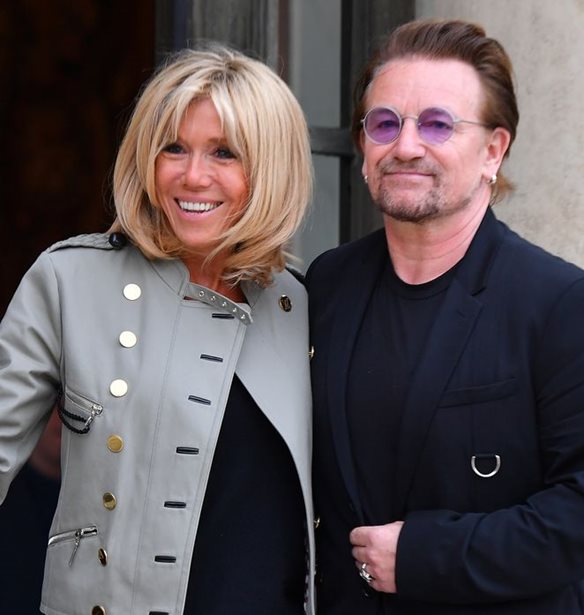 Military chic: H Brigitte Macron &#x3C4;&#x3BF;&#x3BB;&#x3BC;&#x3AC; &#x3AD;&#x3BD;&#x3B1; edgy look &#x3C3;&#x3C4;&#x3B7; &#x3C3;&#x3C5;&#x3BD;&#x3AC;&#x3BD;&#x3C4;&#x3B7;&#x3C3;&#x3AE; &#x3C4;&#x3B7;&#x3C2; &#x3BC;&#x3B5; &#x3C4;o&#x3BD; Bono