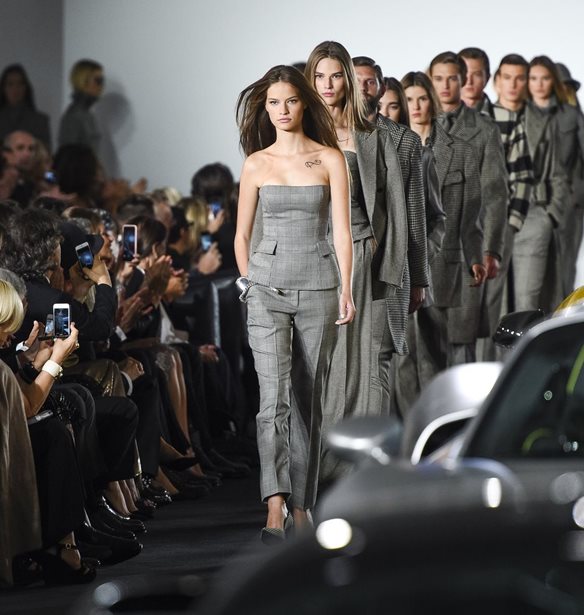 Ralph Lauren Φθινόπωρο/Χειμώνας '17-18: Power dressing και στυλ 'υψηλών ταχυτήτων'