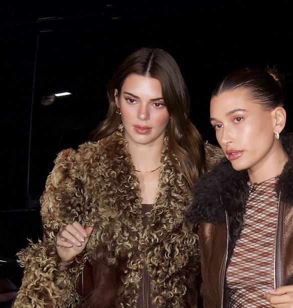 &#x397; Kendall Jenner &#x3BA;&#x3B1;&#x3B9; &#x3B7; Hailey Bieber &#x3BC;&#x3CC;&#x3BB;&#x3B9;&#x3C2; &#x3AD;&#x3C6;&#x3B1;&#x3B3;&#x3B1;&#x3BD; &#x3C0;&#x3C1;&#x3CC;&#x3C3;&#x3C4;&#x3B9;&#x3BC;&#x3BF; &#x3B3;&#x3B9;&#x3B1; &#x3BD;&#x3CC;&#x3BC;&#x3BF; &#x3C0;&#x3BF;&#x3C5; &#x3C0;&#x3B1;&#x3C1;&#x3B1;&#x3B2;&#x3AF;&#x3B1;&#x3C3;&#x3B1;&#x3BD;