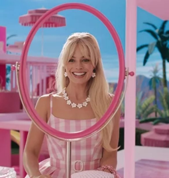 &#x397; &quot;Barbie&quot; &#x3AD;&#x3C1;&#x3C7;&#x3B5;&#x3C4;&#x3B1;&#x3B9; &#x3B3;&#x3B9;&#x3B1; &#x3BD;&#x3B1; &#x3C4;&#x3B1; &#x3BA;&#x3AC;&#x3BD;&#x3B5;&#x3B9; &#x3CC;&#x3BB;&#x3B1; &#x3C1;&#x3BF;&#x3B6;